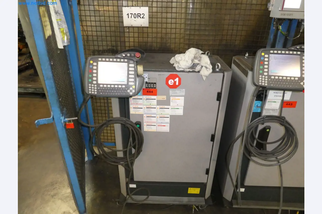 Robots, welding equipment and assembly accessories from the automotive industry-87