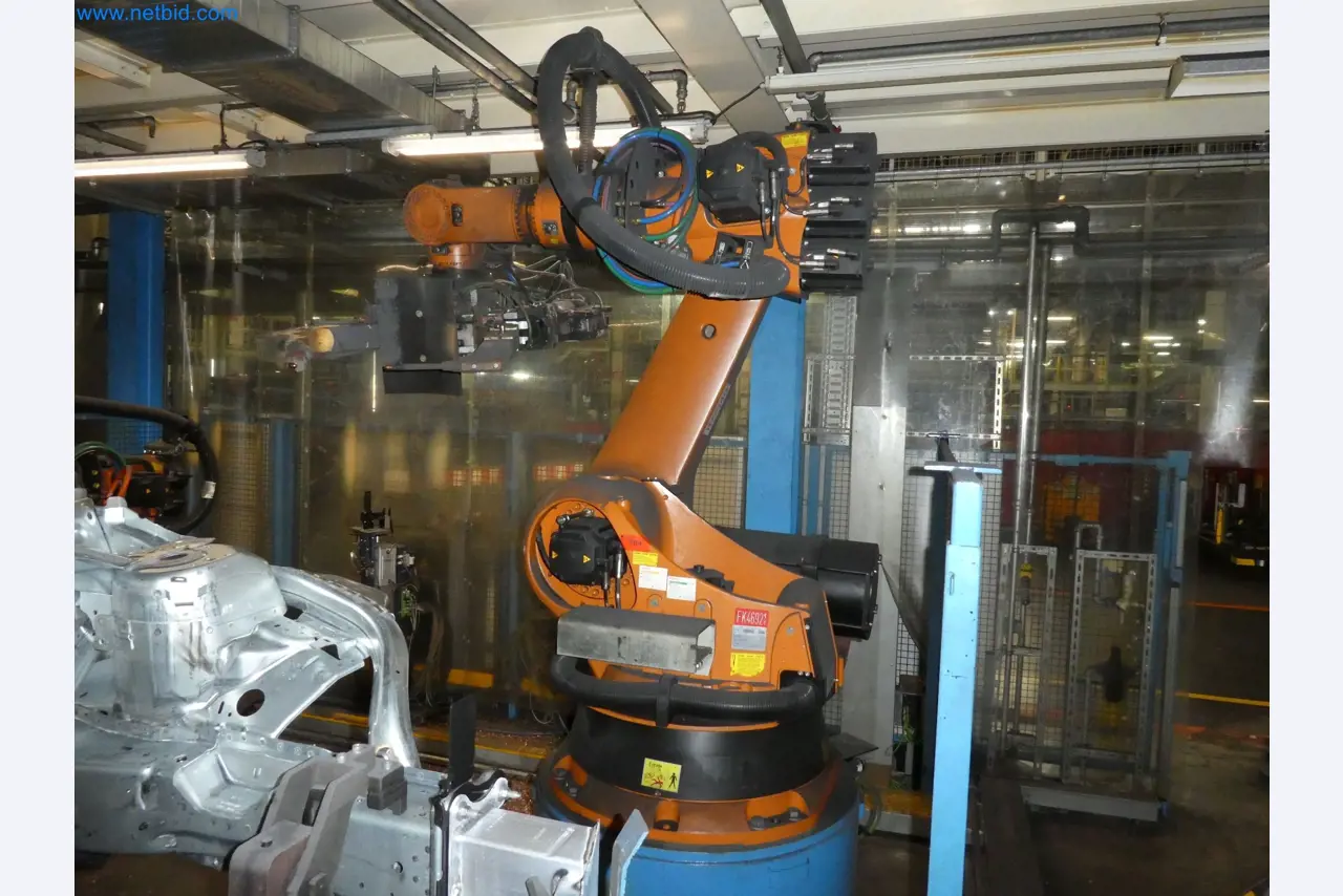 Robots, welding equipment and assembly accessories from the automotive industry-8