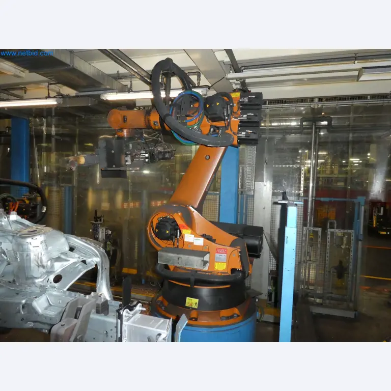 Robots, welding equipment and assembly accessories from the automotive industry-8