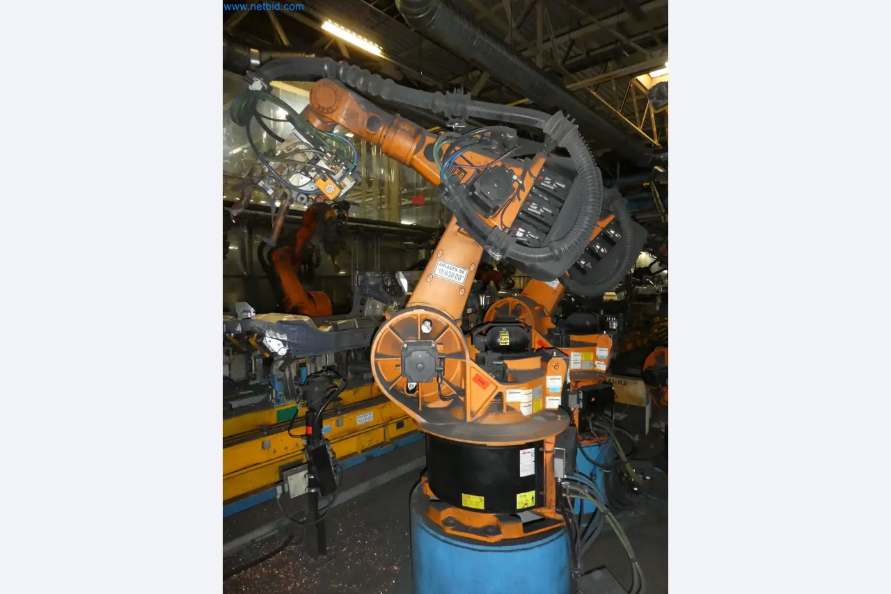 Robots, welding equipment and assembly accessories from the automotive industry-94