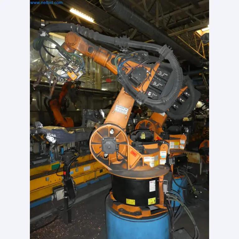 Robots, welding equipment and assembly accessories from the automotive industry-94