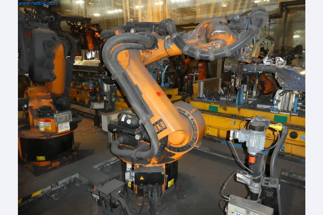 Robots, welding equipment and assembly accessories from the automotive industry-98