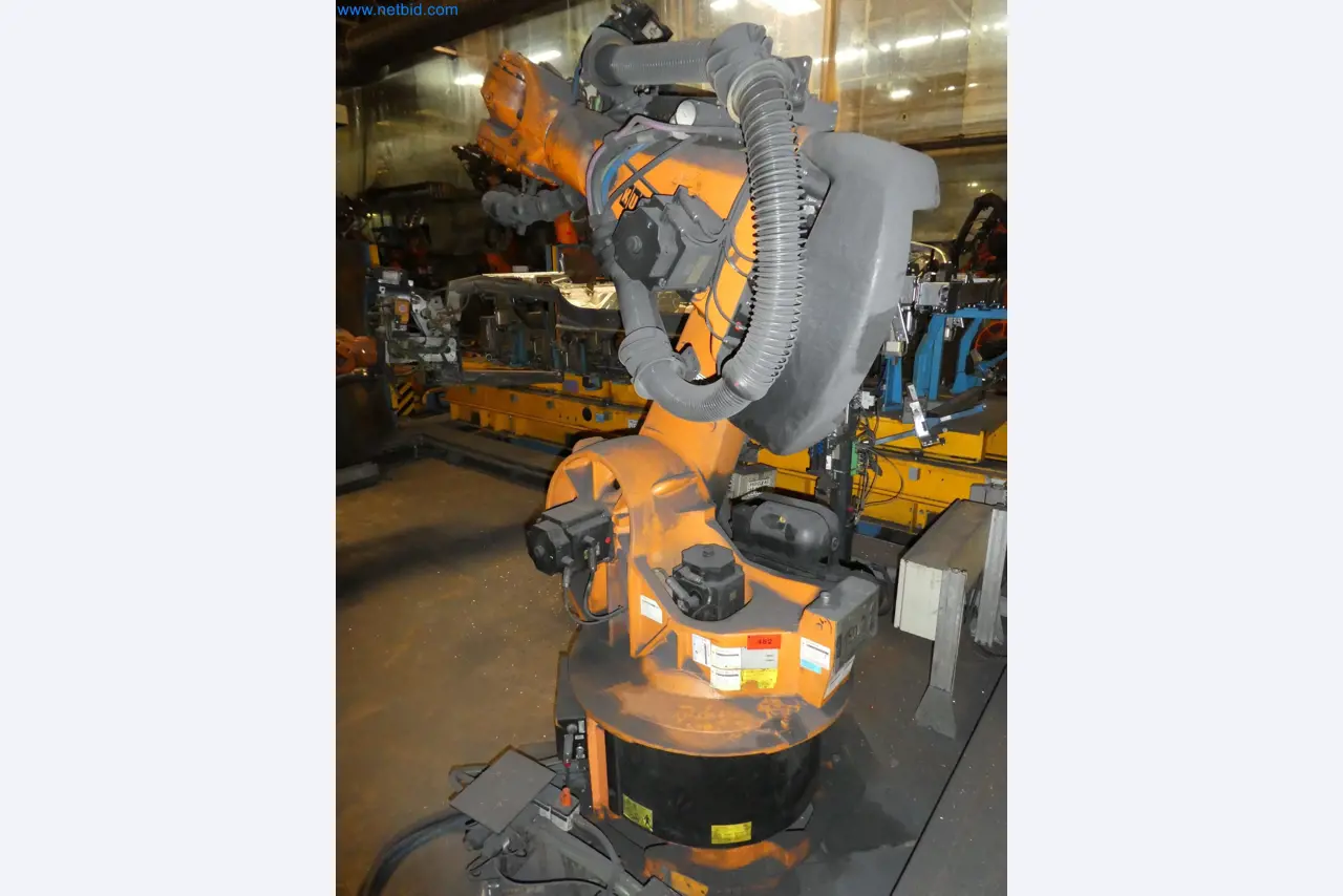 Robots, welding equipment and assembly accessories from the automotive industry-99