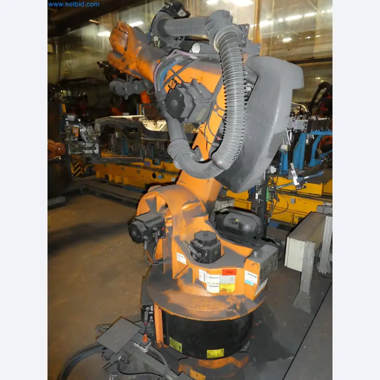 Robots, welding equipment and assembly accessories from the automotive industry-99