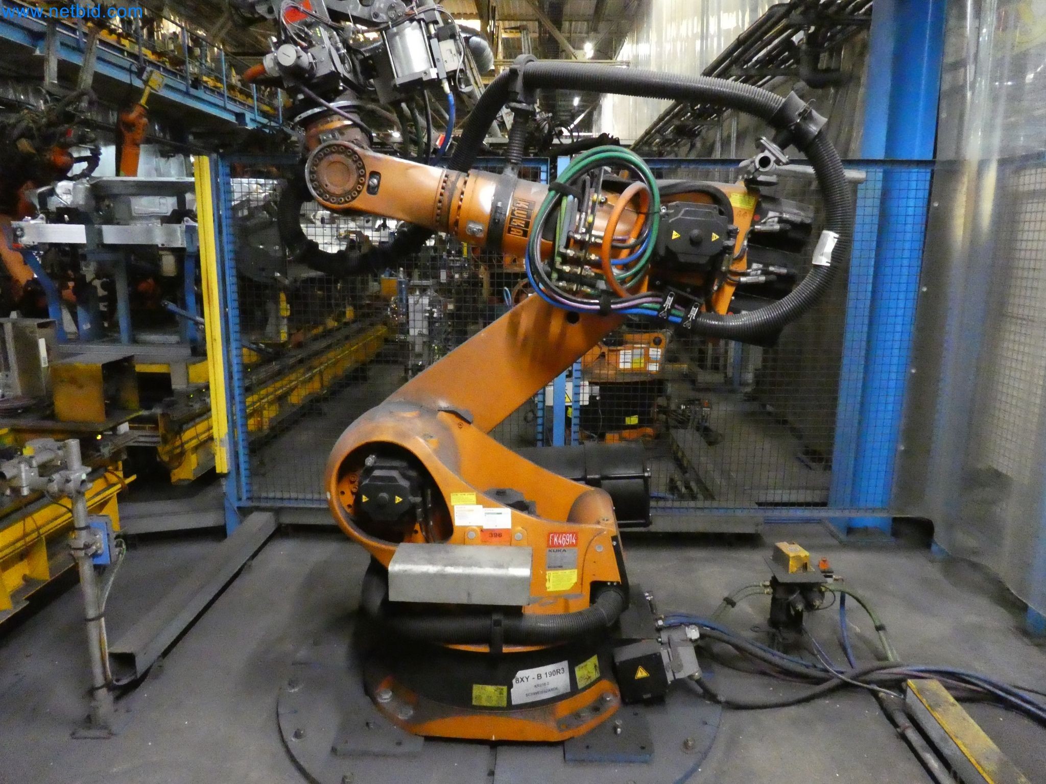 Robots, welding equipment and assembly accessories from the automotive industry-9