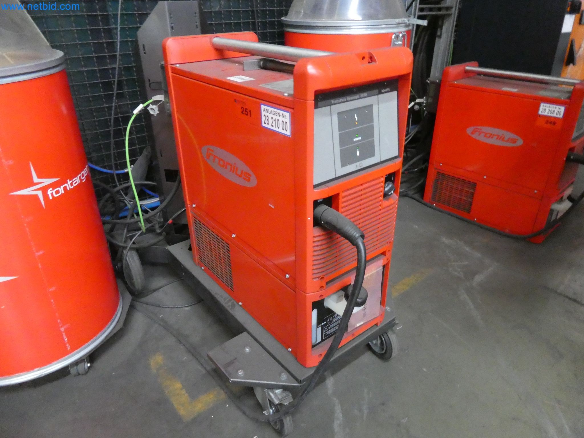 Robots, welding equipment and assembly accessories from the automotive industry-1