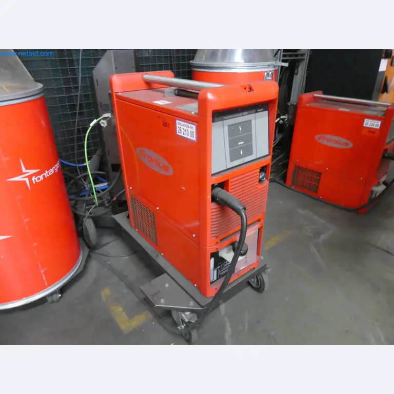 Robots, welding equipment and assembly accessories from the automotive industry-1