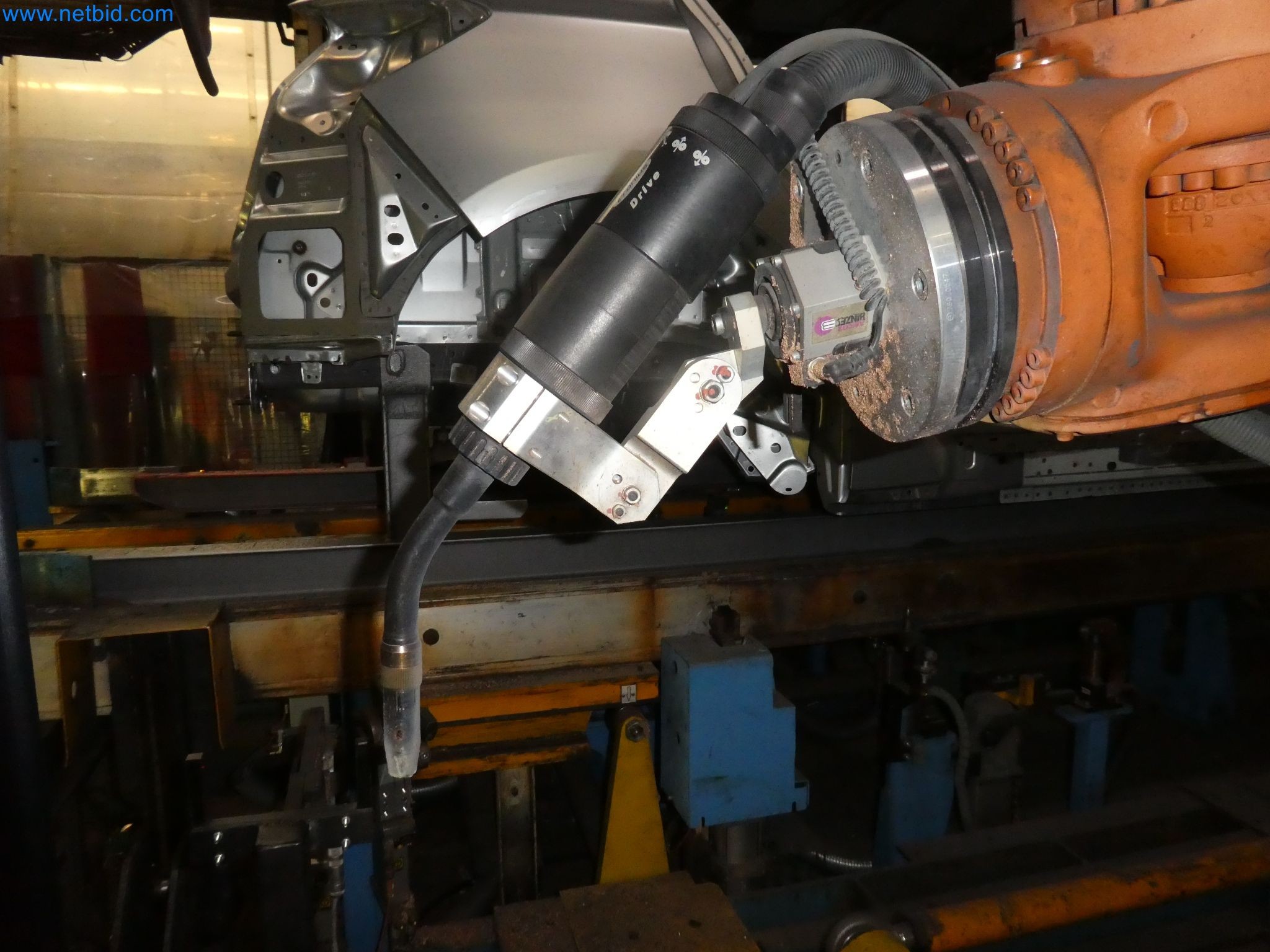 Robots, welding equipment and assembly accessories from the automotive industry-4