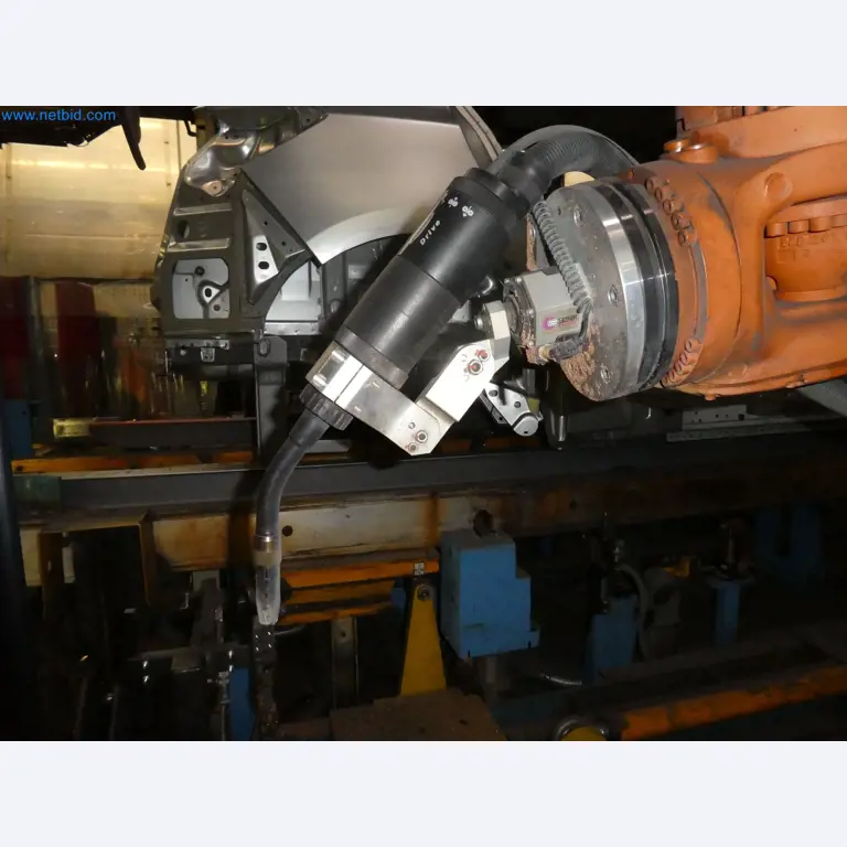 Robots, welding equipment and assembly accessories from the automotive industry-4