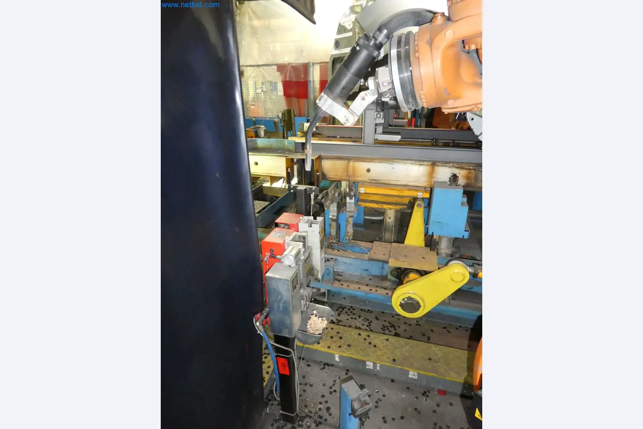 Robots, welding equipment and assembly accessories from the automotive industry-7