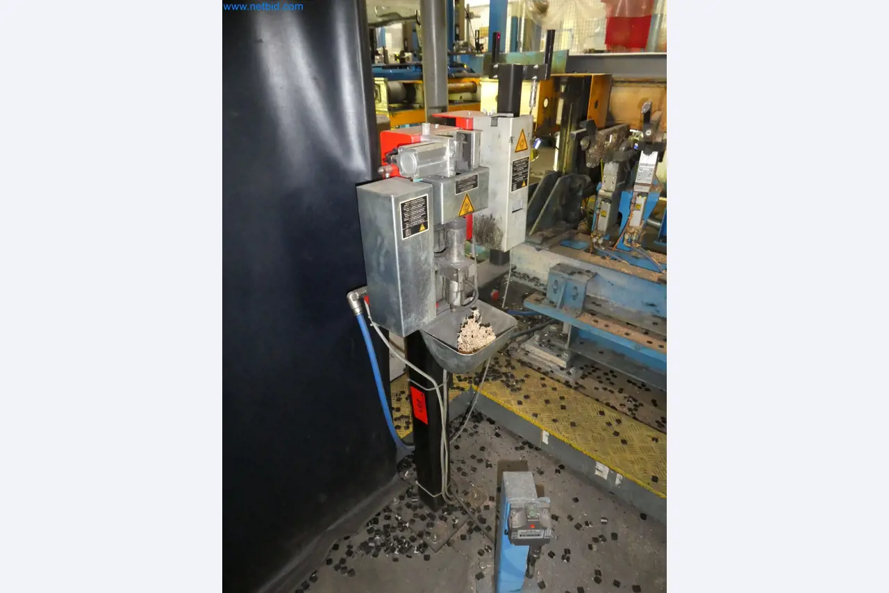 Robots, welding equipment and assembly accessories from the automotive industry-8