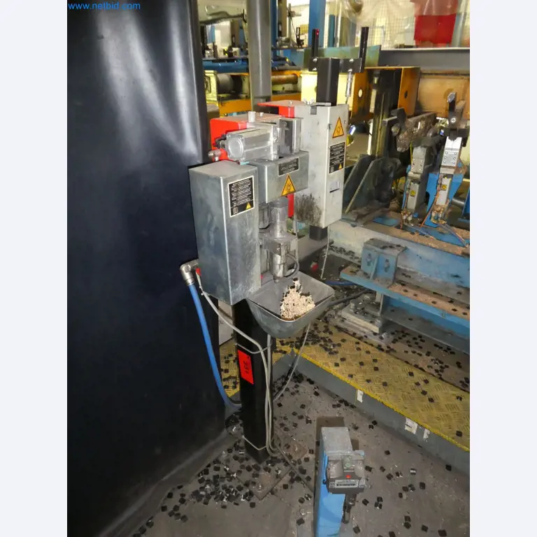 Robots, welding equipment and assembly accessories from the automotive industry-8