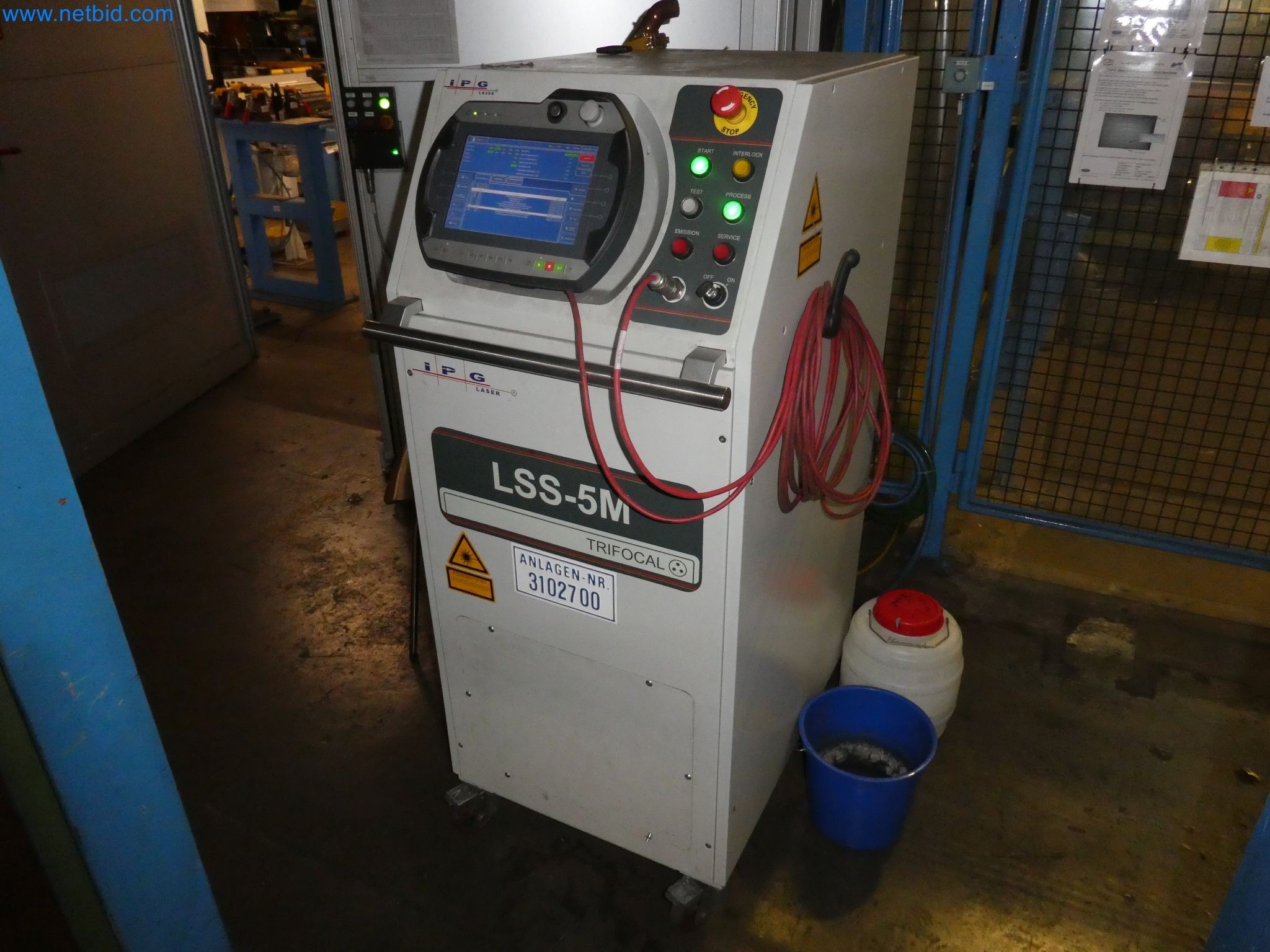 Roboti, varilna oprema in pripomočki za montažo iz avtomobilske industrije-7