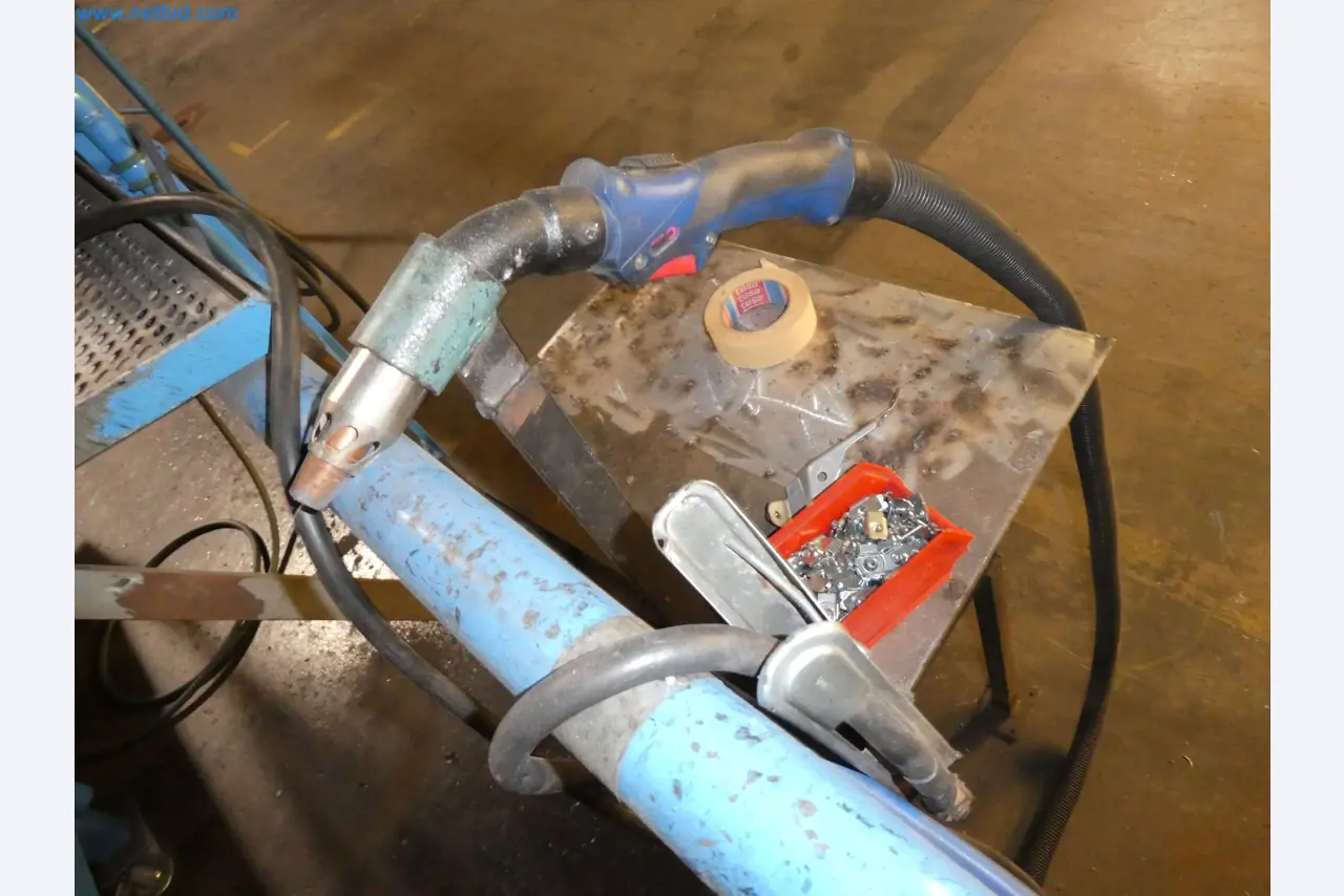 Robots, welding equipment and assembly accessories from the automotive industry-1