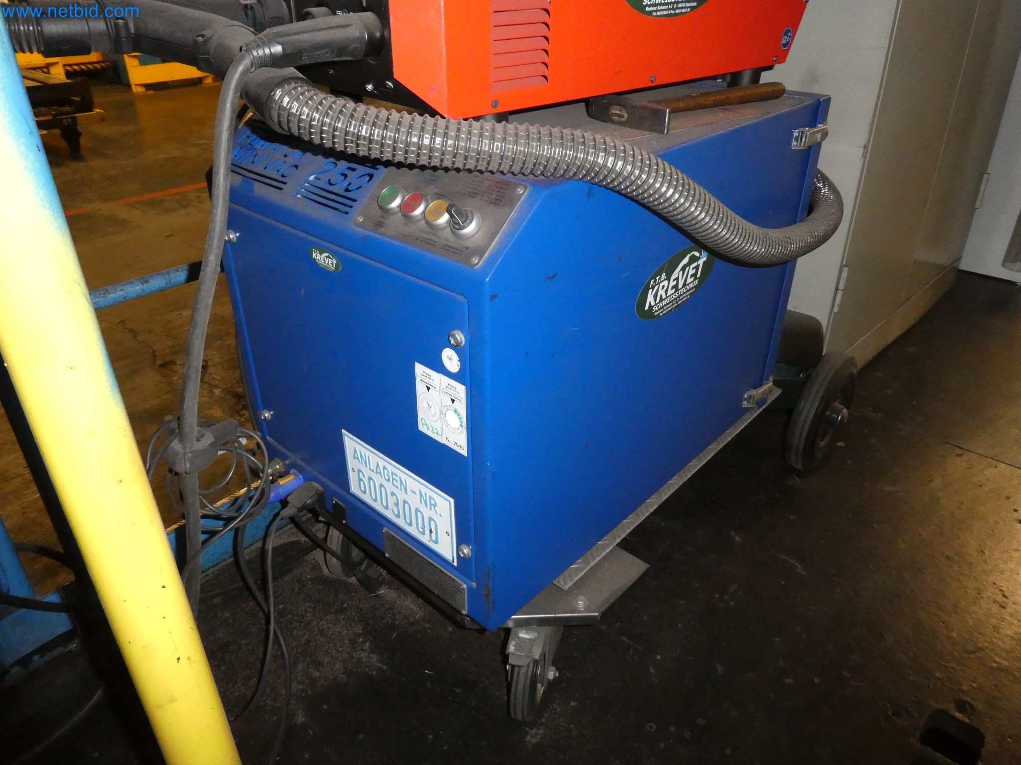 Robots, welding equipment and assembly accessories from the automotive industry-2