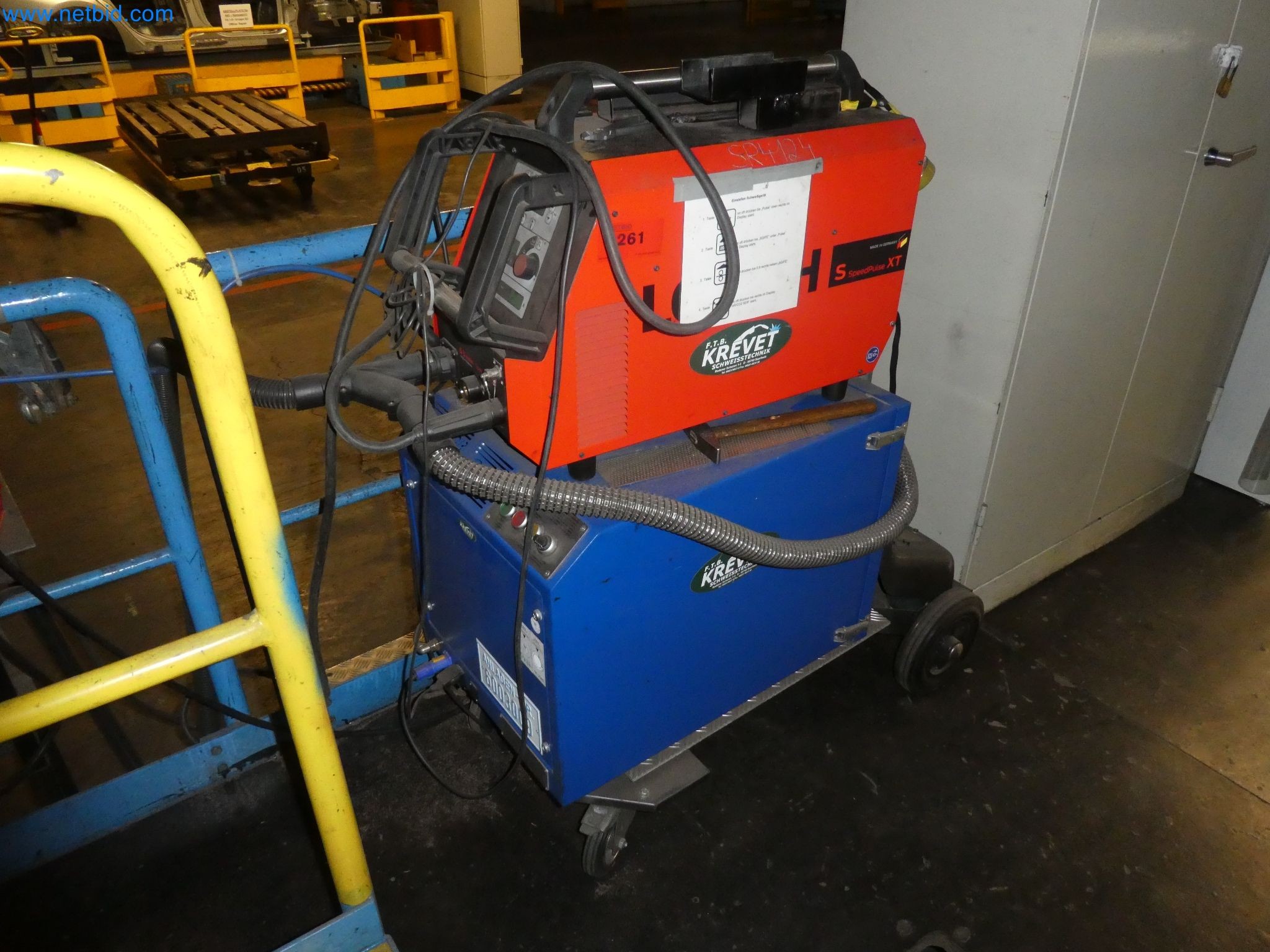 Robots, welding equipment and assembly accessories from the automotive industry-3