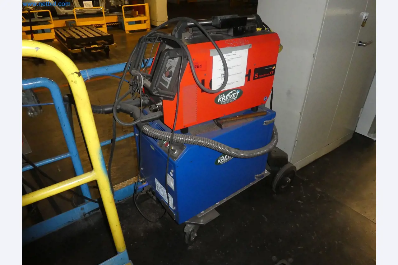 Robots, welding equipment and assembly accessories from the automotive industry-3