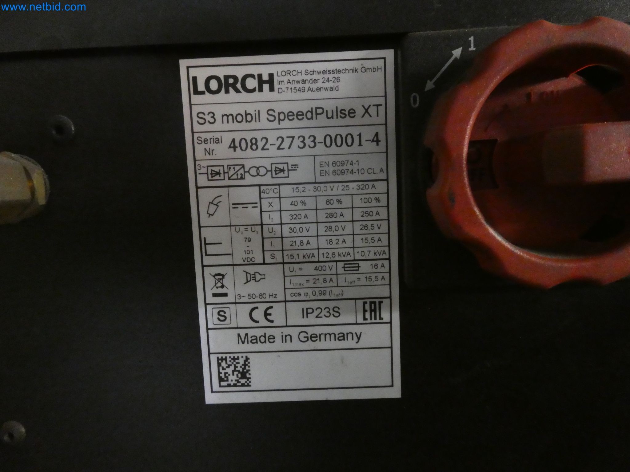 Robots, welding equipment and assembly accessories from the automotive industry-4