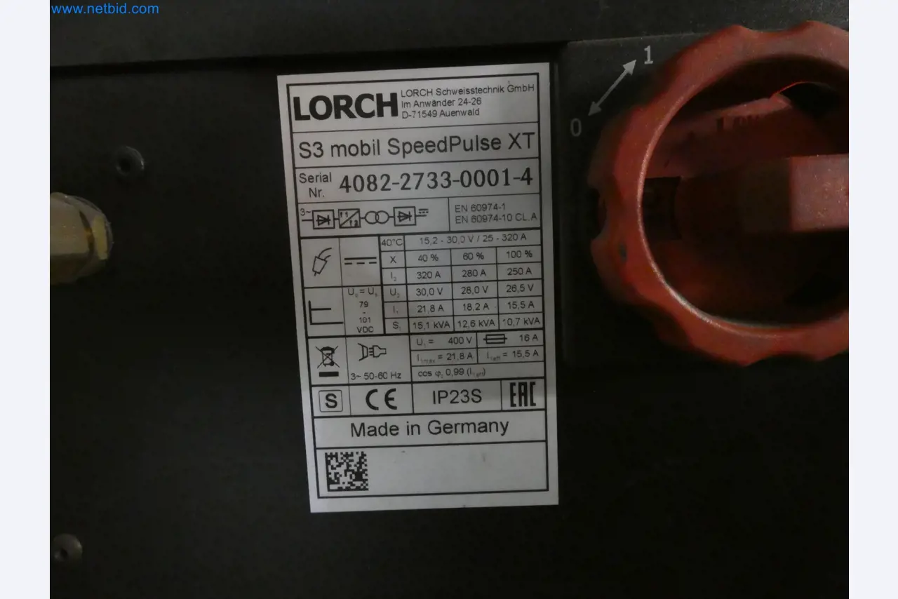 Robots, welding equipment and assembly accessories from the automotive industry-4