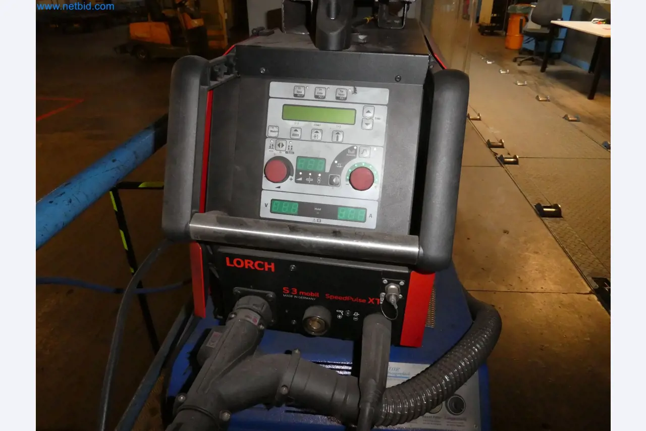 Robots, welding equipment and assembly accessories from the automotive industry-6