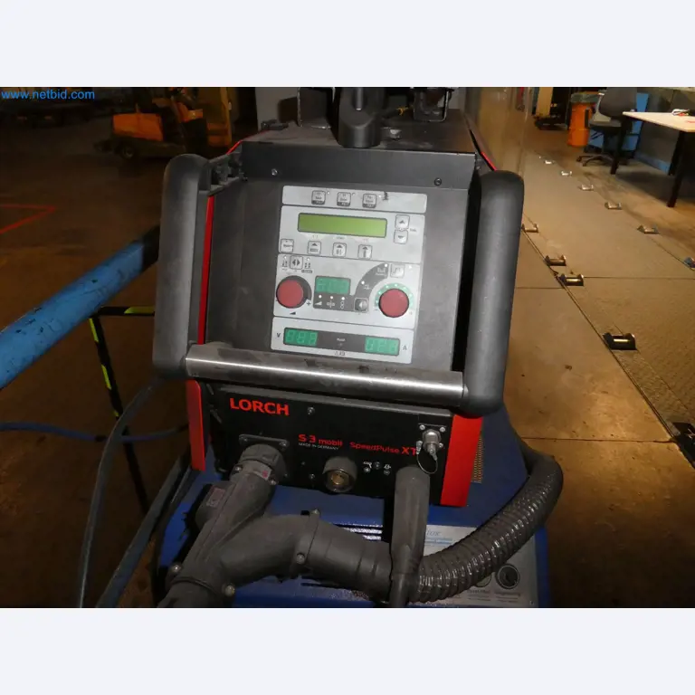 Robots, welding equipment and assembly accessories from the automotive industry-6
