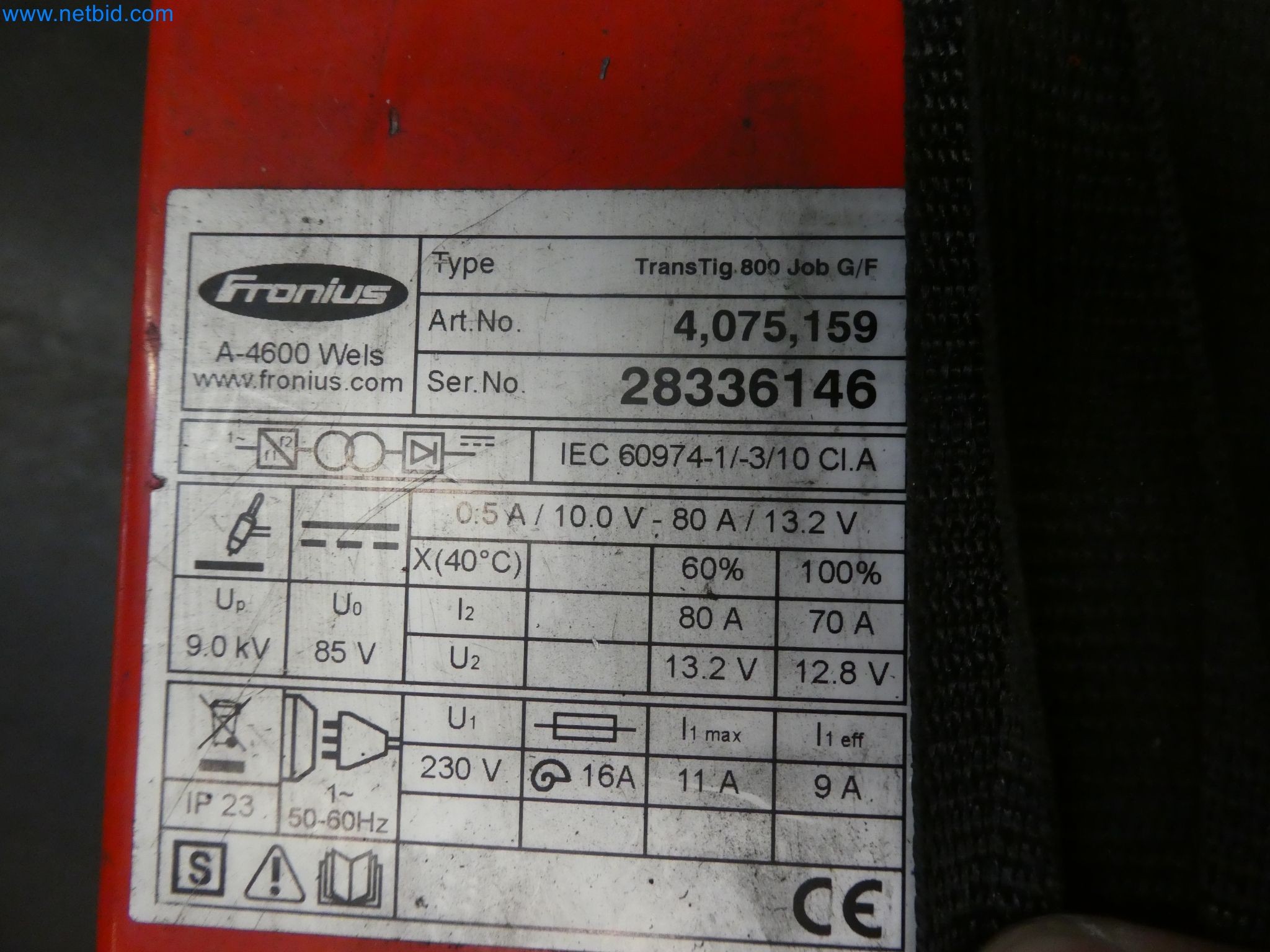 Roboti, varilna oprema in pripomočki za montažo iz avtomobilske industrije-1