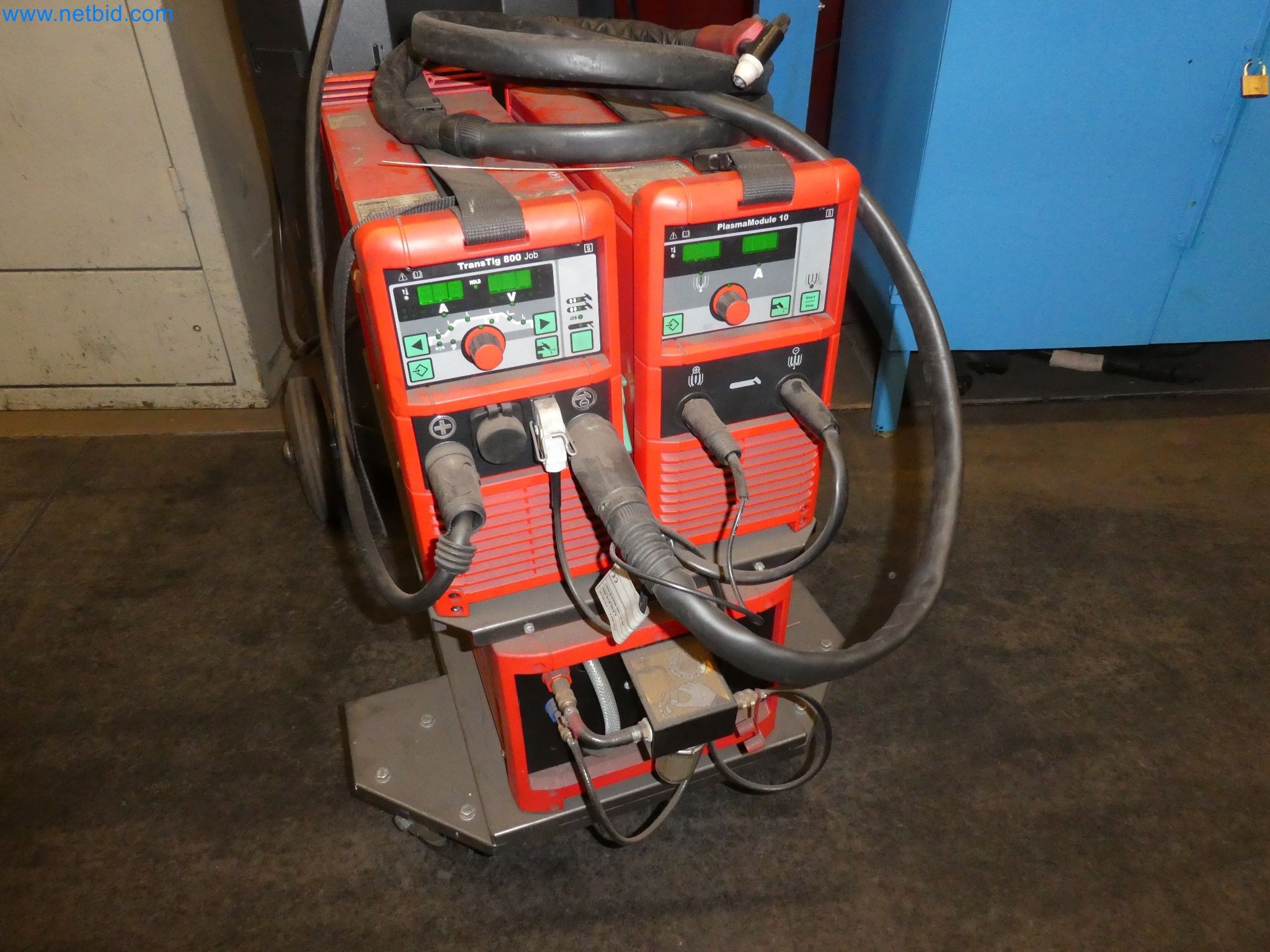 Roboti, varilna oprema in pripomočki za montažo iz avtomobilske industrije-2