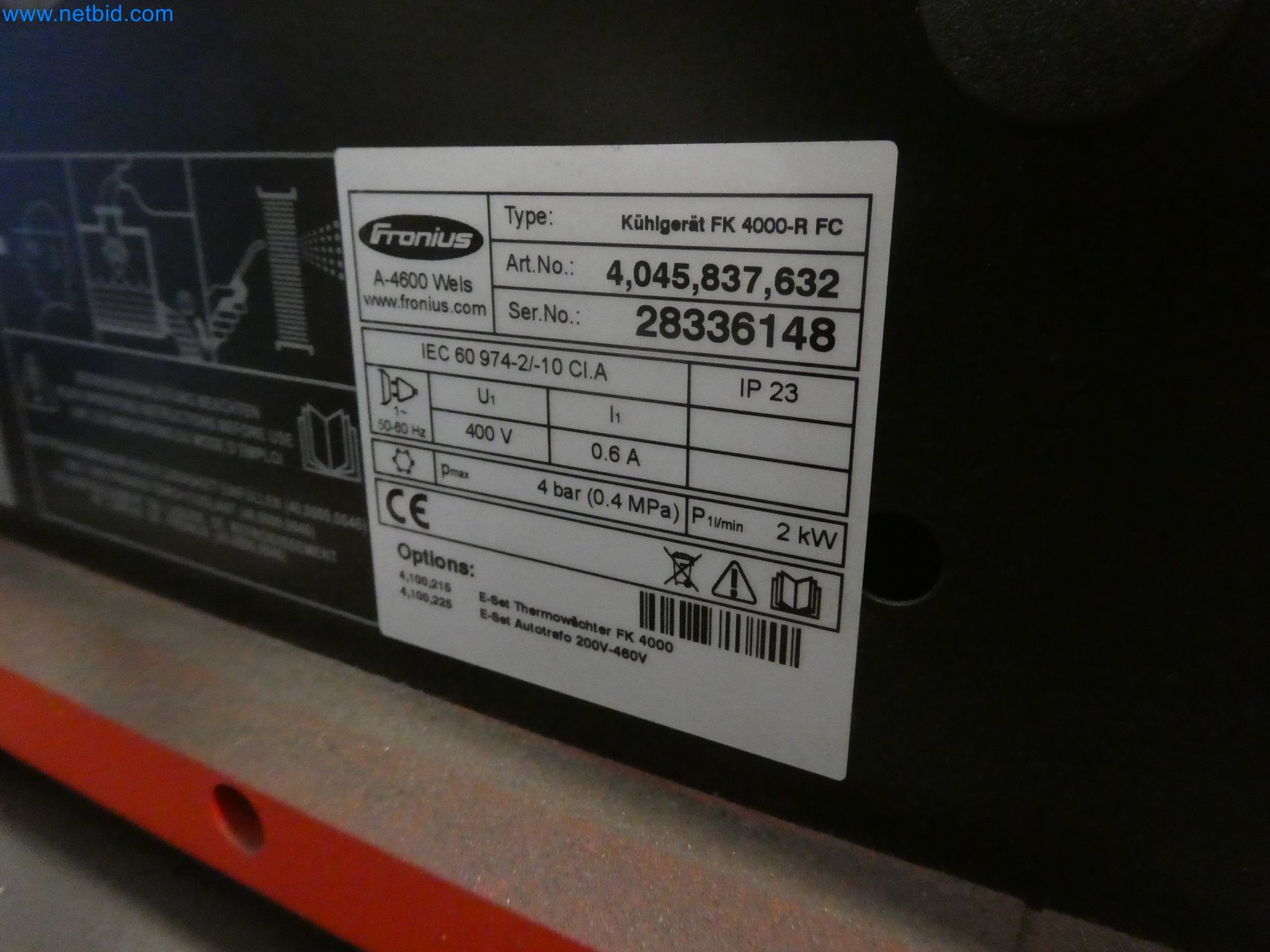 Roboti, varilna oprema in pripomočki za montažo iz avtomobilske industrije-3