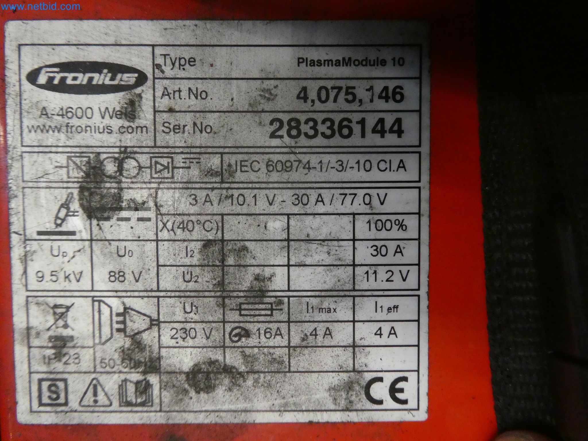 Roboti, varilna oprema in pripomočki za montažo iz avtomobilske industrije-5