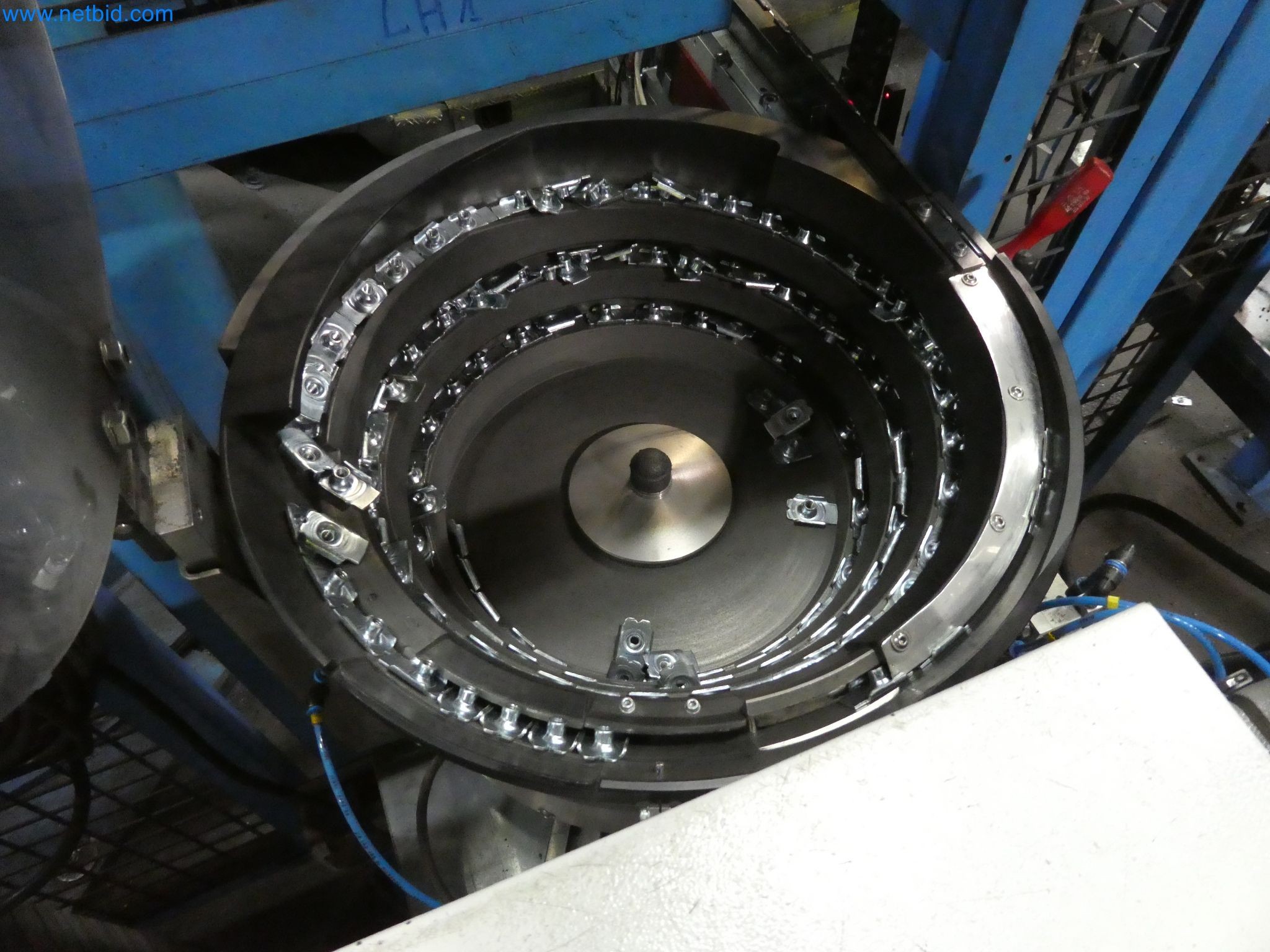 Robots, equipos de soldadura y accesorios de montaje de la industria del automóvil-10