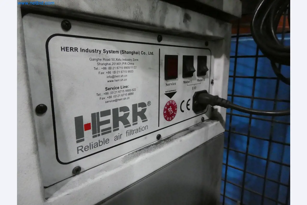 Robots, equipos de soldadura y accesorios de montaje de la industria del automóvil-11