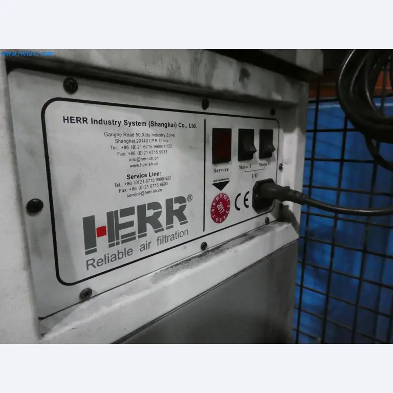 Robots, equipos de soldadura y accesorios de montaje de la industria del automóvil-11