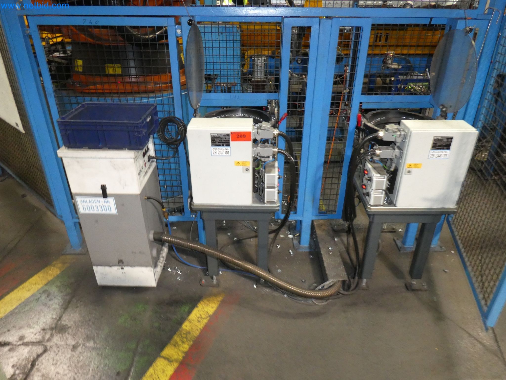 Robots, equipos de soldadura y accesorios de montaje de la industria del automóvil-12