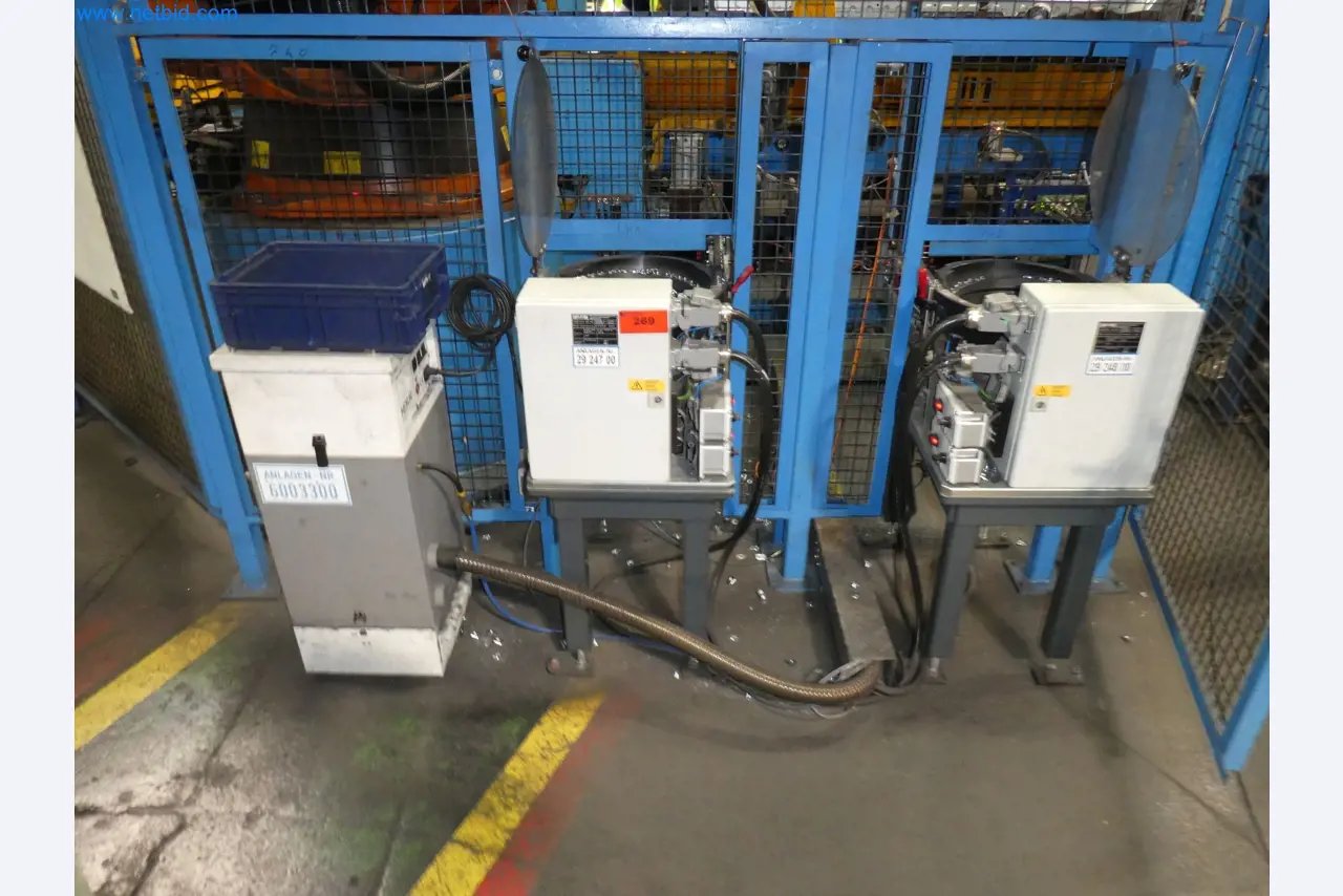 Robots, equipos de soldadura y accesorios de montaje de la industria del automóvil-12