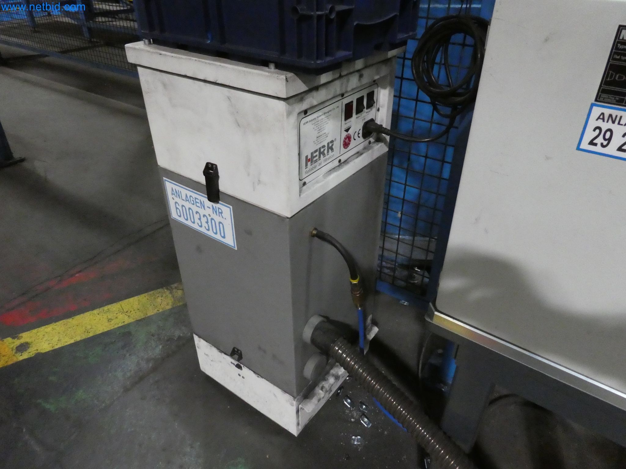 Robots, equipos de soldadura y accesorios de montaje de la industria del automóvil-13