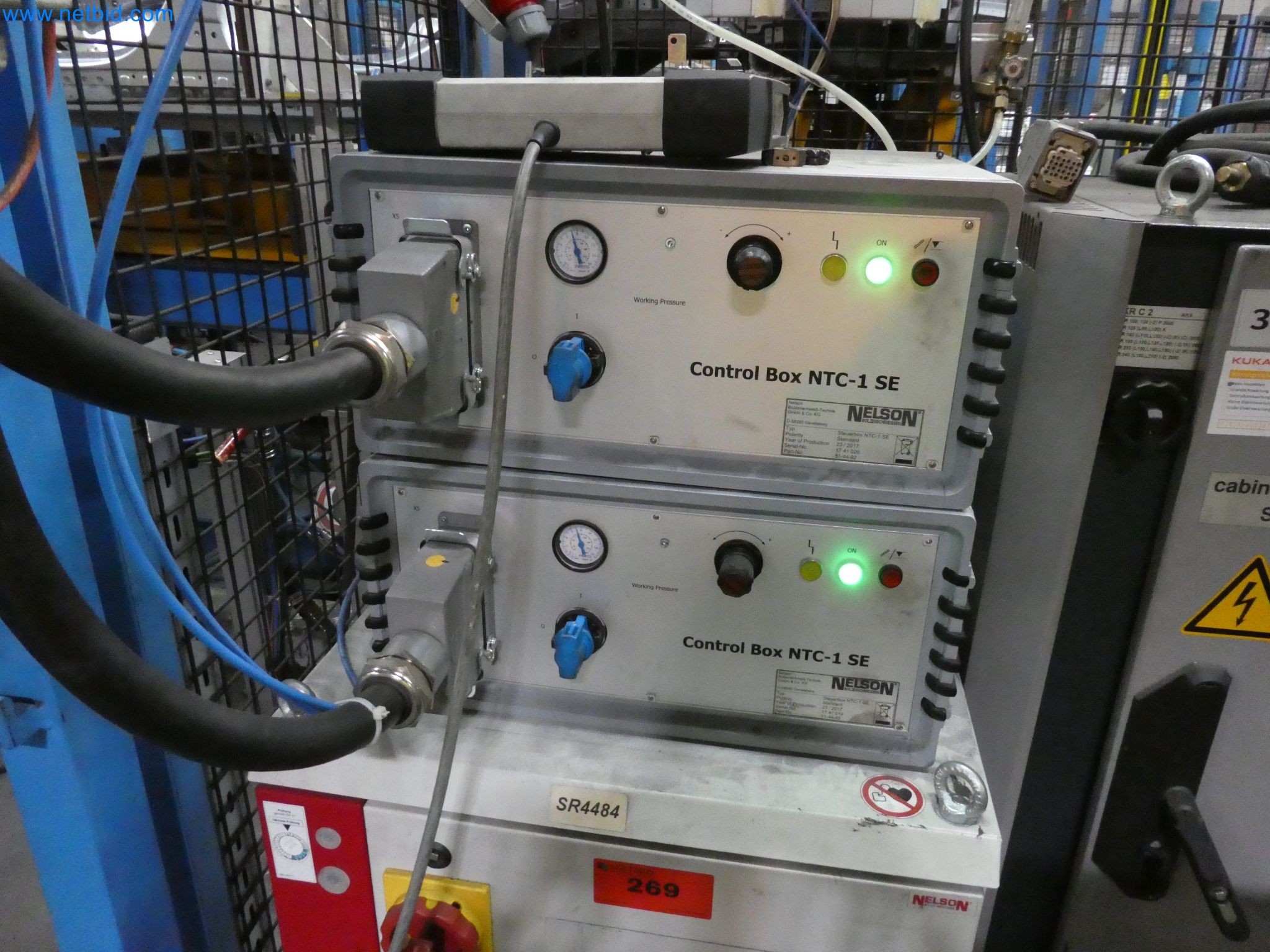 Robots, equipos de soldadura y accesorios de montaje de la industria del automóvil-3