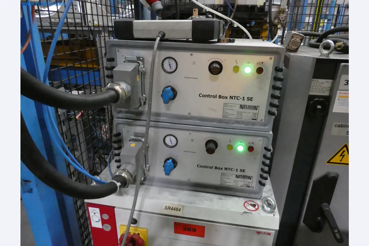 Robots, equipos de soldadura y accesorios de montaje de la industria del automóvil-3