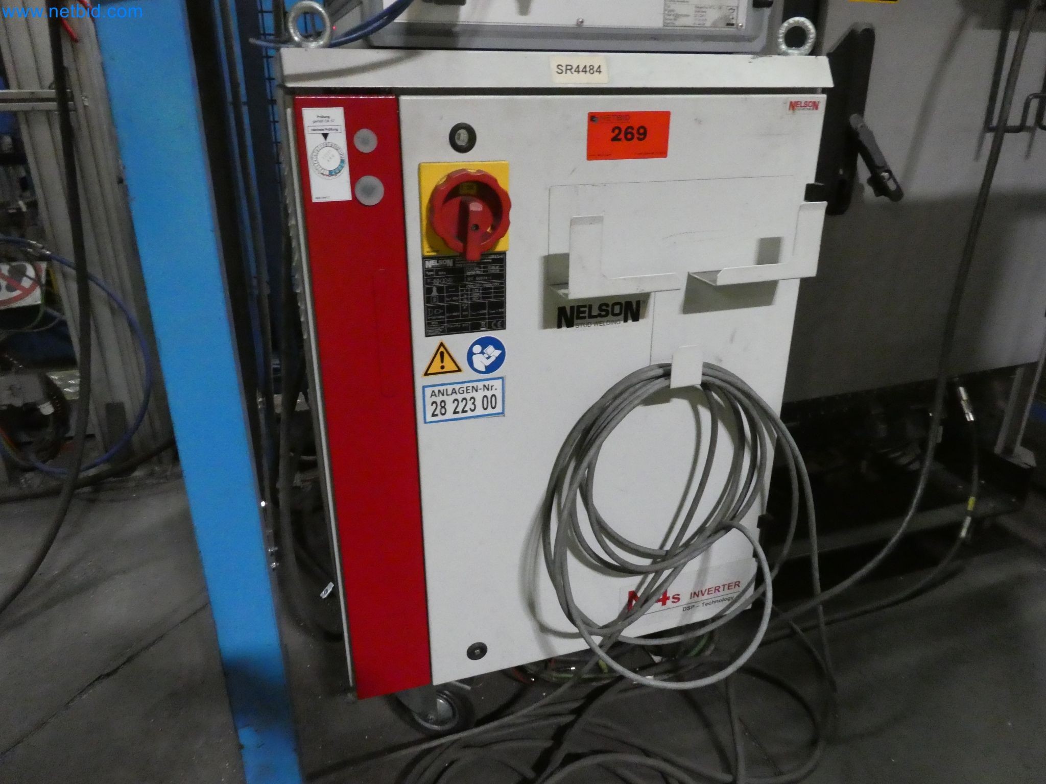 Robots, equipos de soldadura y accesorios de montaje de la industria del automóvil-4