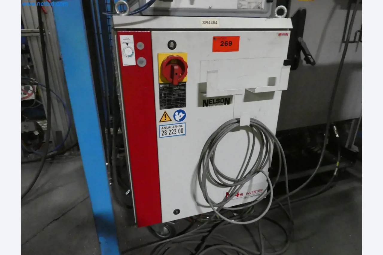 Robots, equipos de soldadura y accesorios de montaje de la industria del automóvil-4