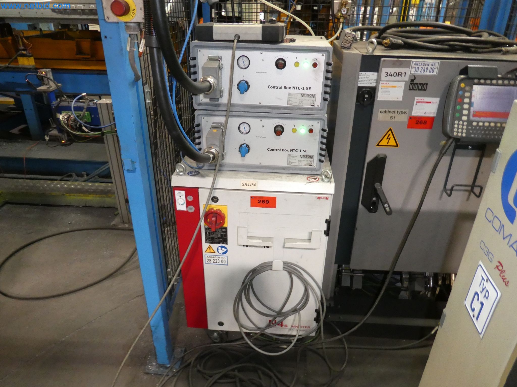 Robots, equipos de soldadura y accesorios de montaje de la industria del automóvil-5