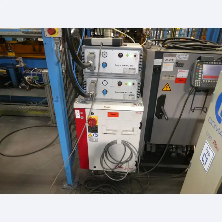 Robots, equipos de soldadura y accesorios de montaje de la industria del automóvil-5