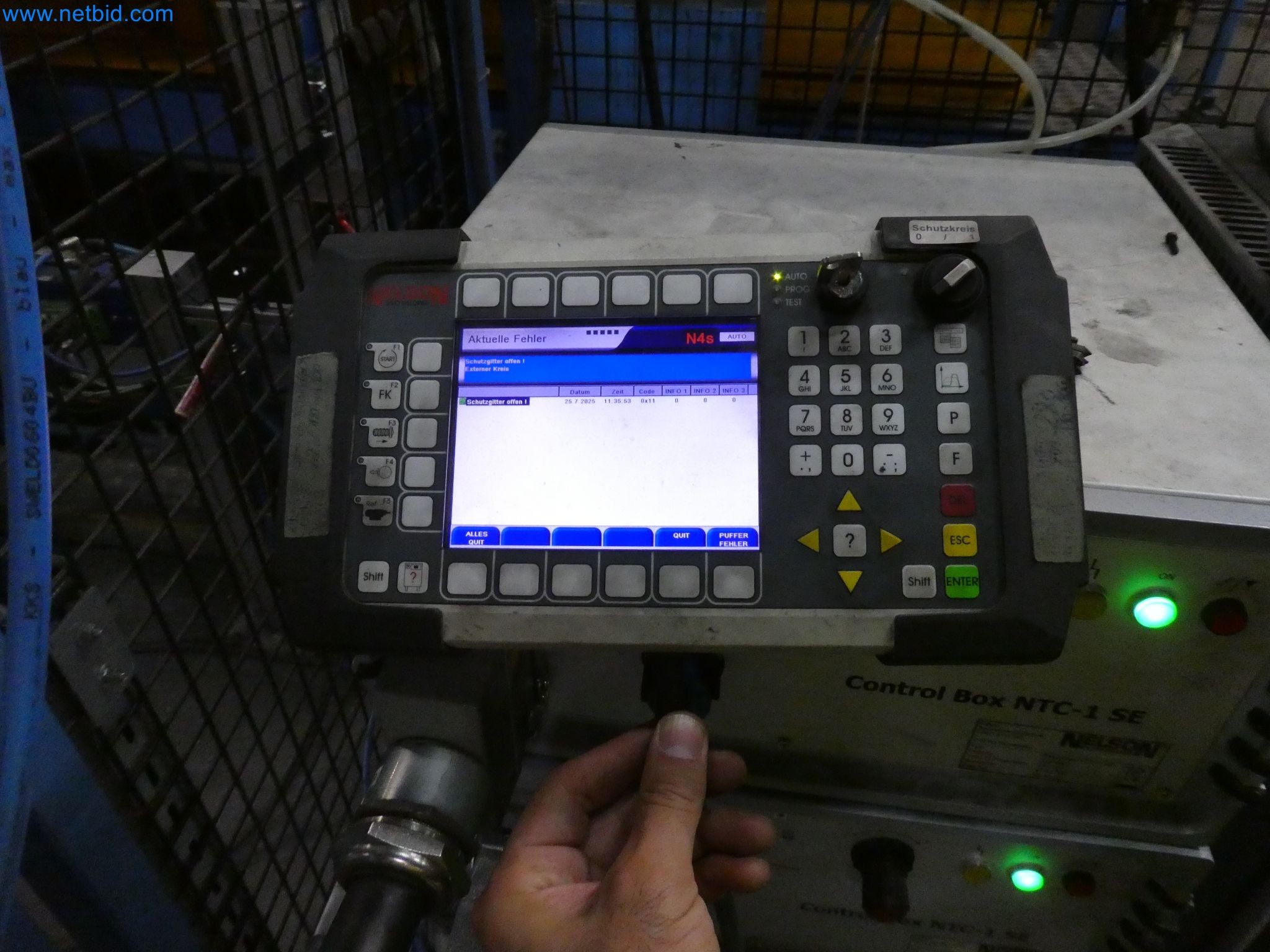 Robots, equipos de soldadura y accesorios de montaje de la industria del automóvil-6