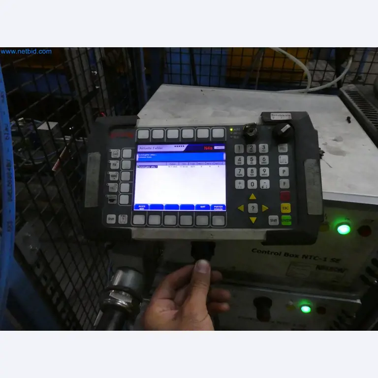 Robots, equipos de soldadura y accesorios de montaje de la industria del automóvil-6