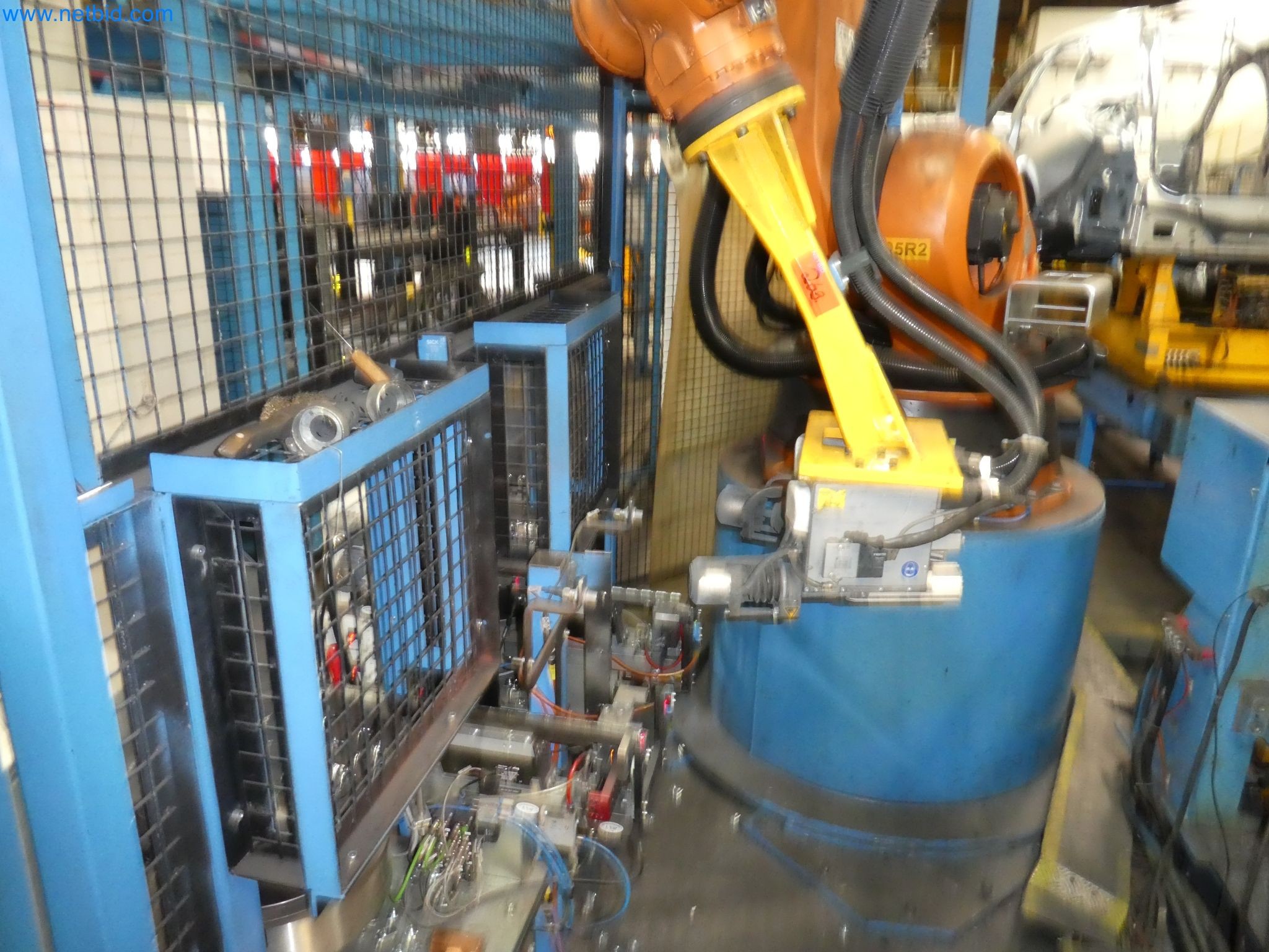 Robots, equipos de soldadura y accesorios de montaje de la industria del automóvil-7