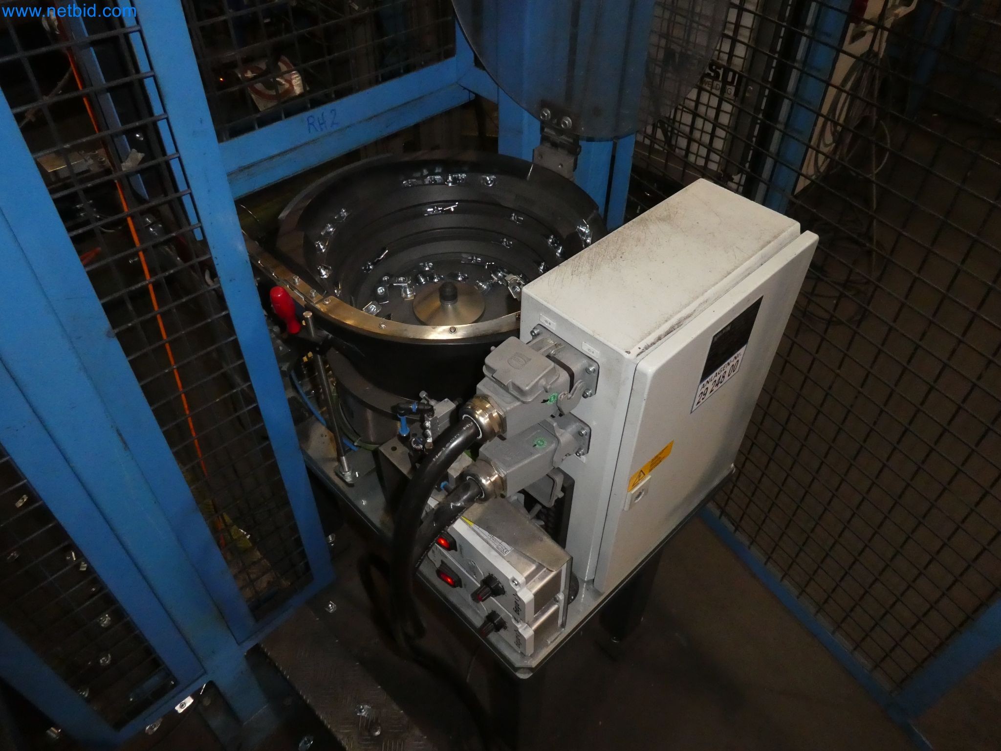 Robots, equipos de soldadura y accesorios de montaje de la industria del automóvil-8