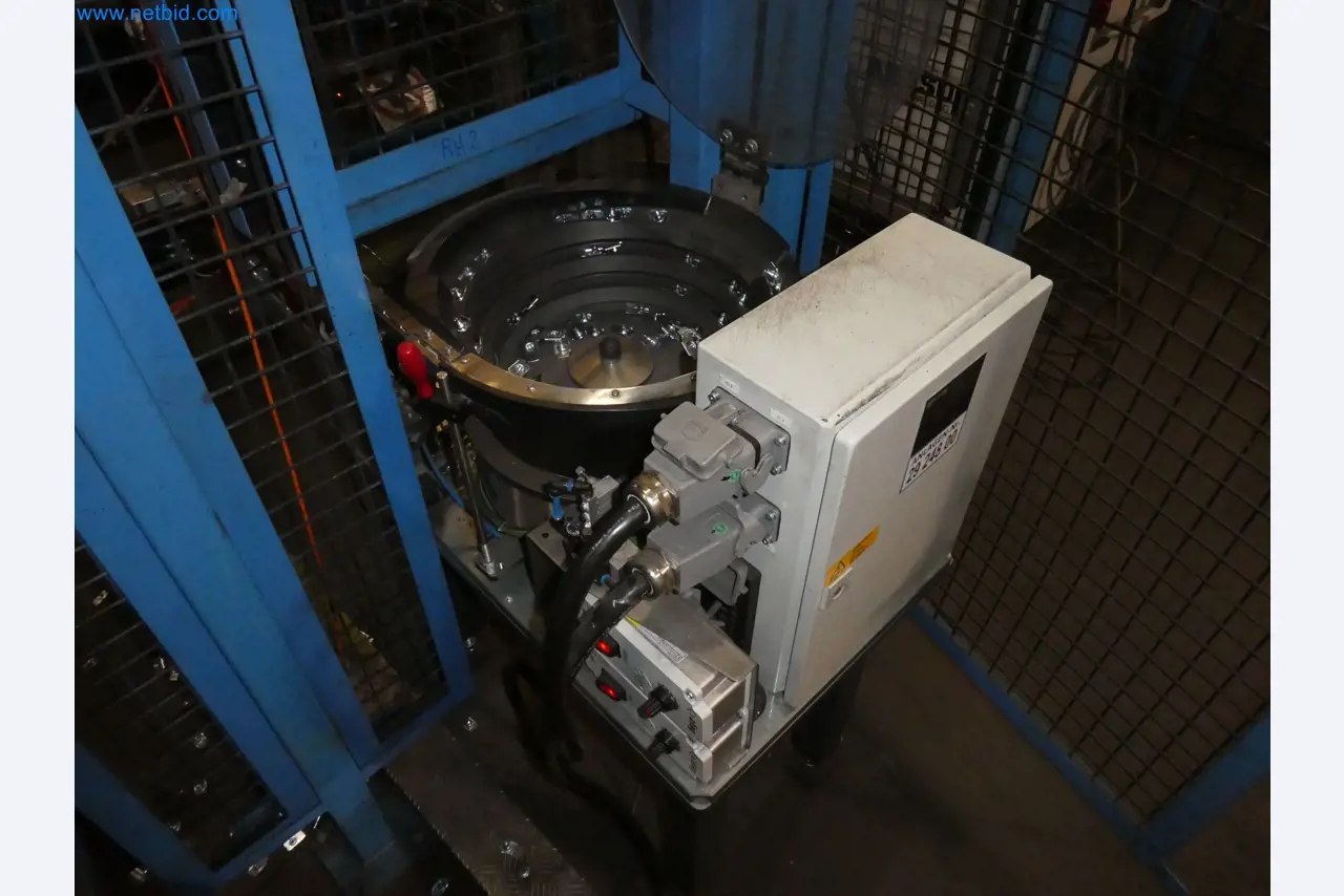 Robots, equipos de soldadura y accesorios de montaje de la industria del automóvil-8