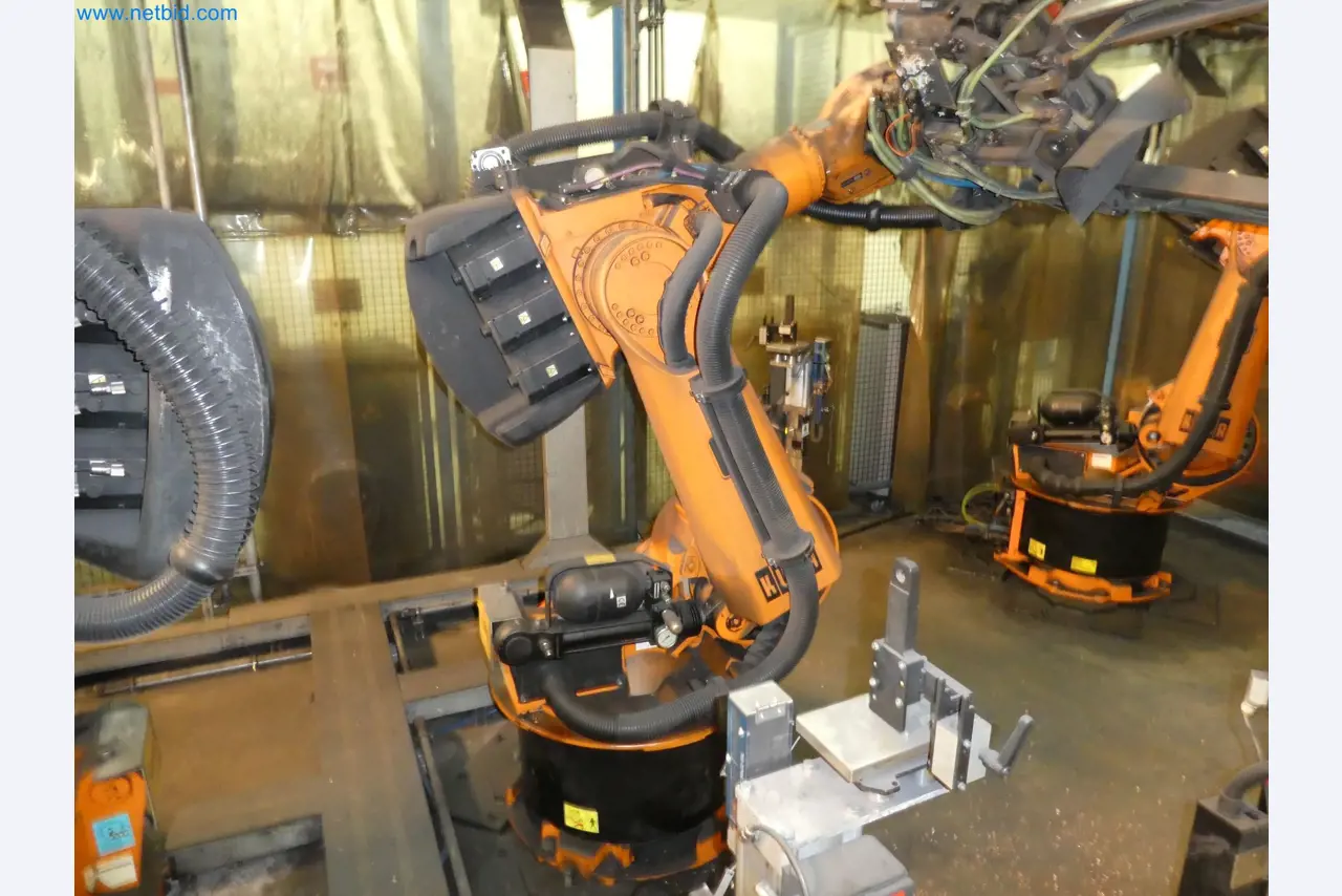 Robots, welding equipment and assembly accessories from the automotive industry-100
