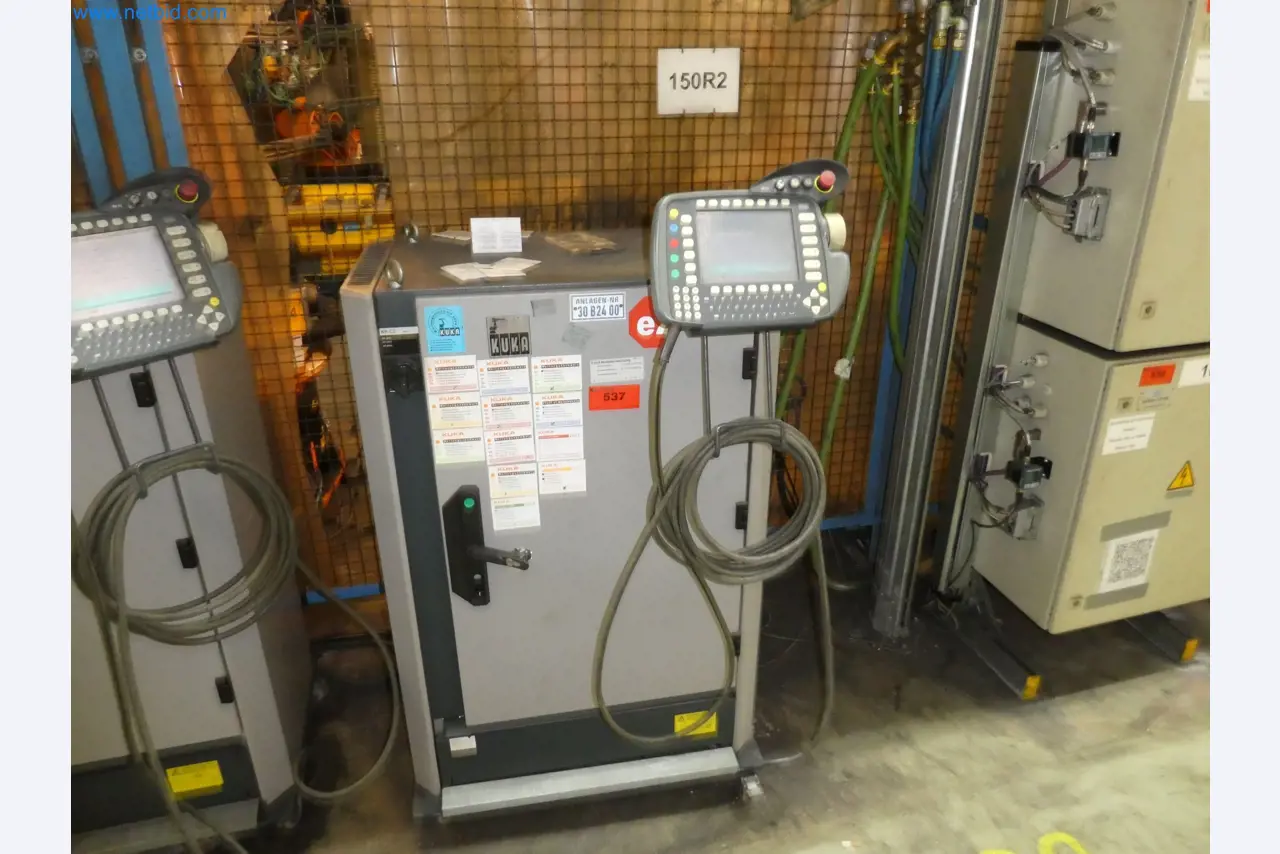 Robots, welding equipment and assembly accessories from the automotive industry-102