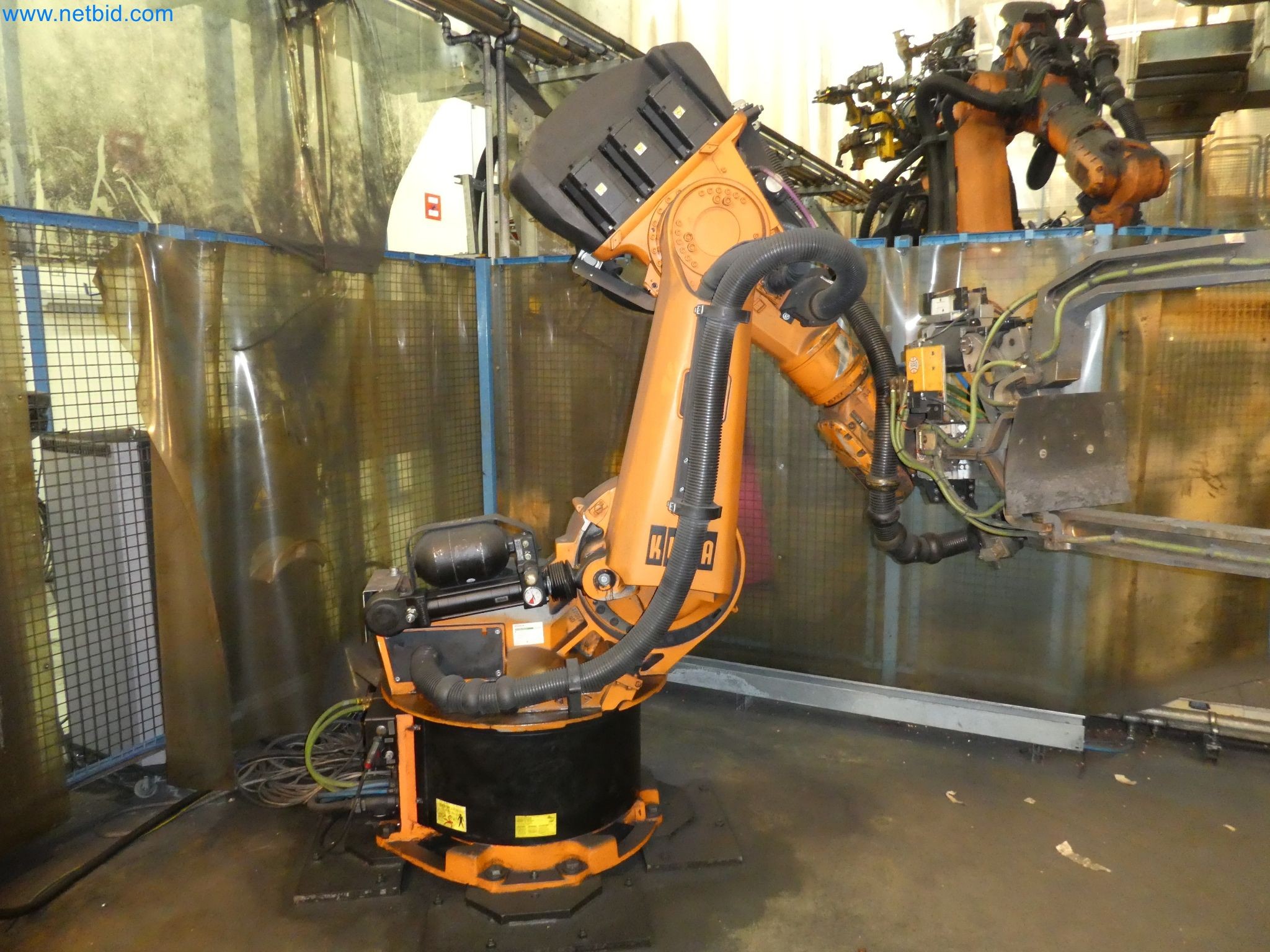 Robots, welding equipment and assembly accessories from the automotive industry-103