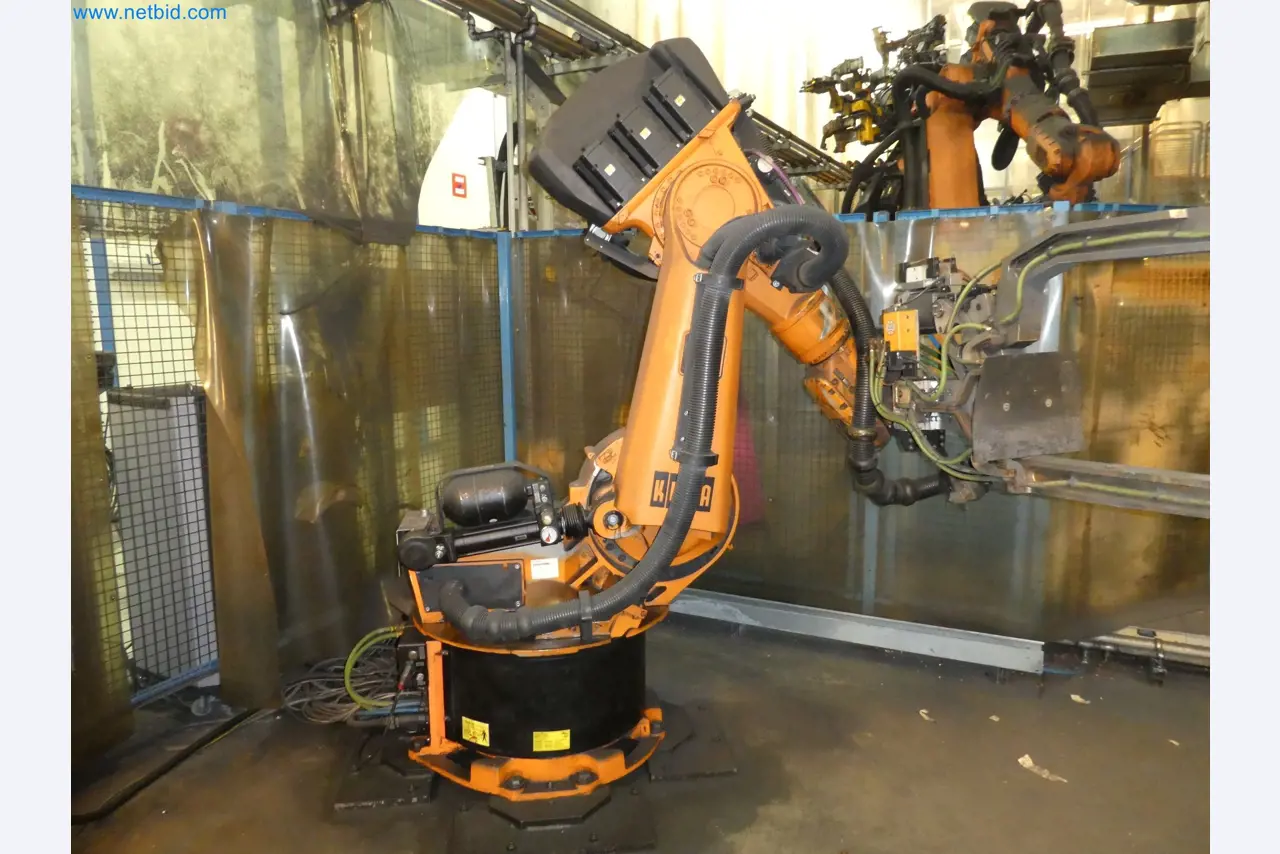 Robots, welding equipment and assembly accessories from the automotive industry-103